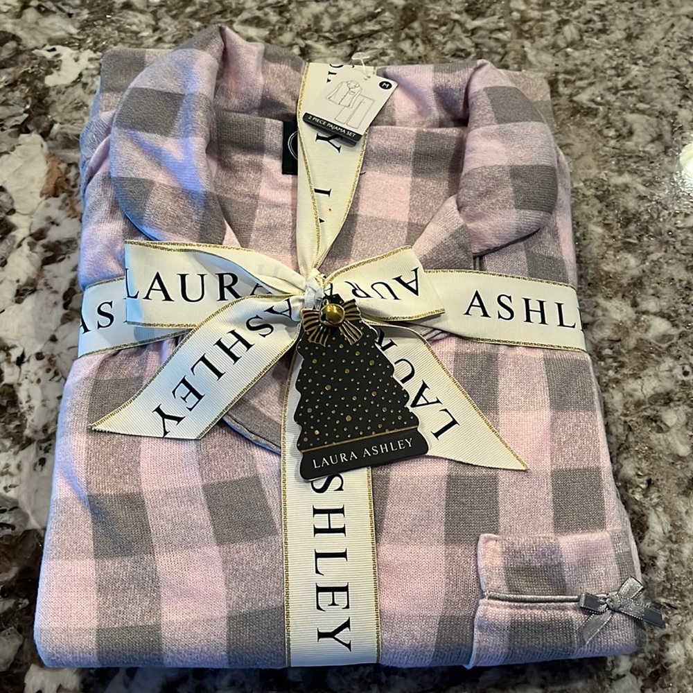 ⭐️Pajama gift set-NWT⭐️